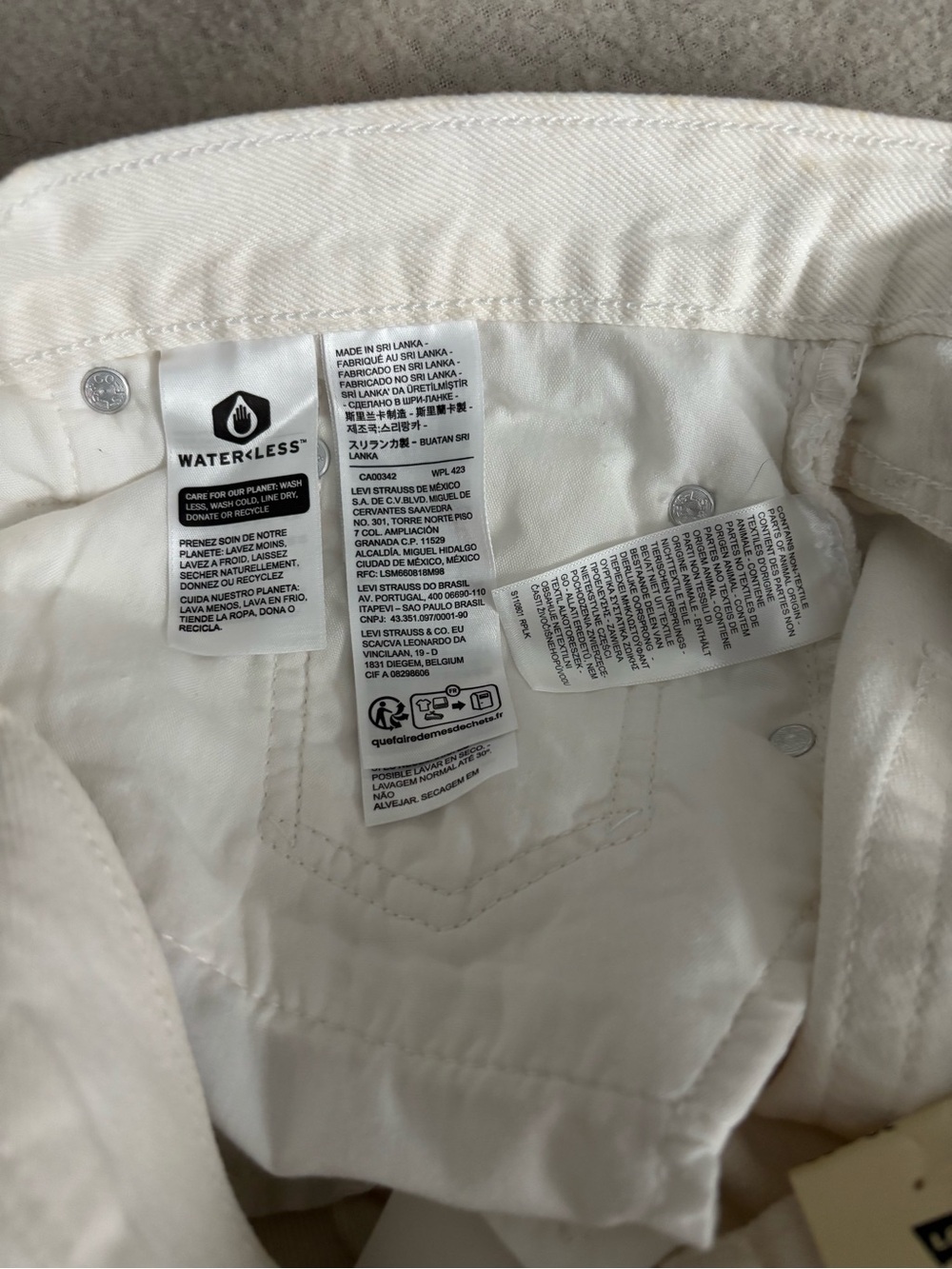 NWT Levi's Women’s White 501 Straight Leg Jeans-30x32 - Picture 9 of 9